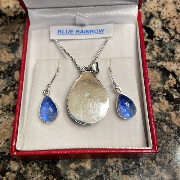 Sterling Silver Genuine Blue Rainbow Moonstone Set. Retail 260.00 NWT - Picture 4 of 8